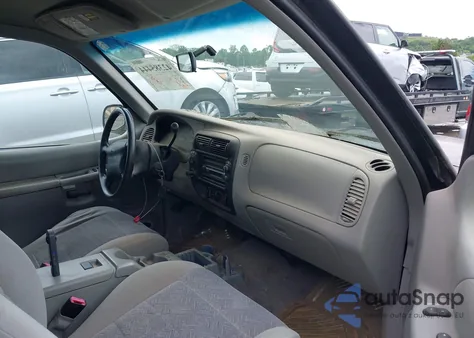 1999 Ford Explorer z USA, uszkodzony, nr VIN 1FMDU34X5XUC08663